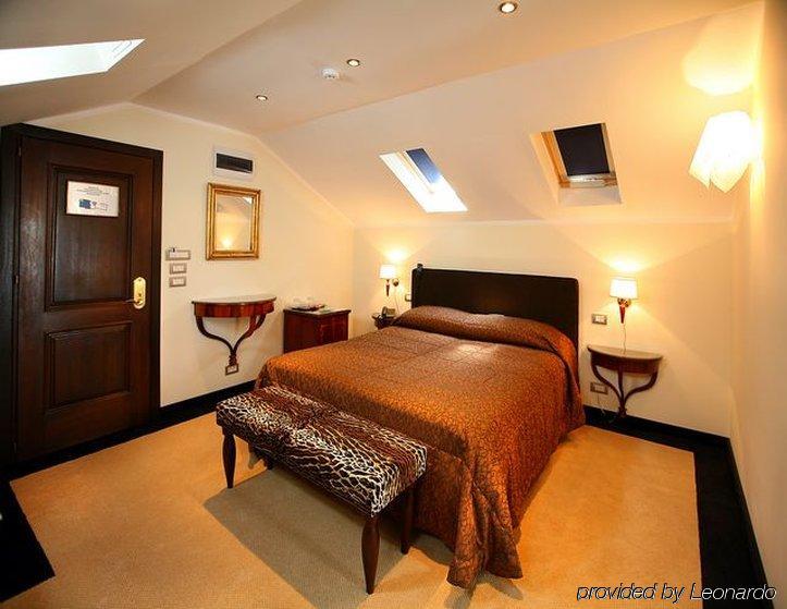 Vigo Hotel 4*